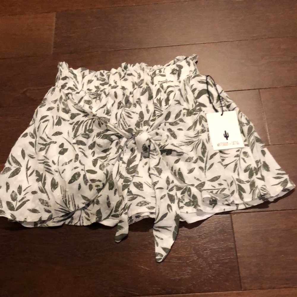 NWT Whiteroom + Cactus shorts